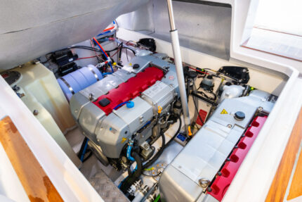 Inboard vs Outboard Motors: 2025 Buyer's Guide - waveinboardmotors